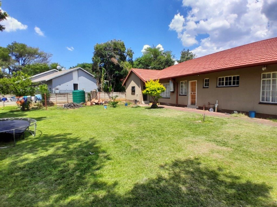 6 Bedroom Property for Sale in Bodorp North West